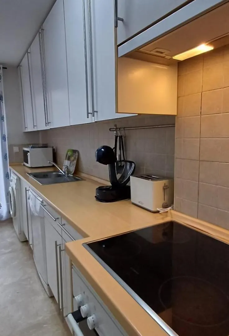 Apartamento De Tres Dormitorios Muy Espacioso Con Jardines Y Piscinas Estepona Aparthotel